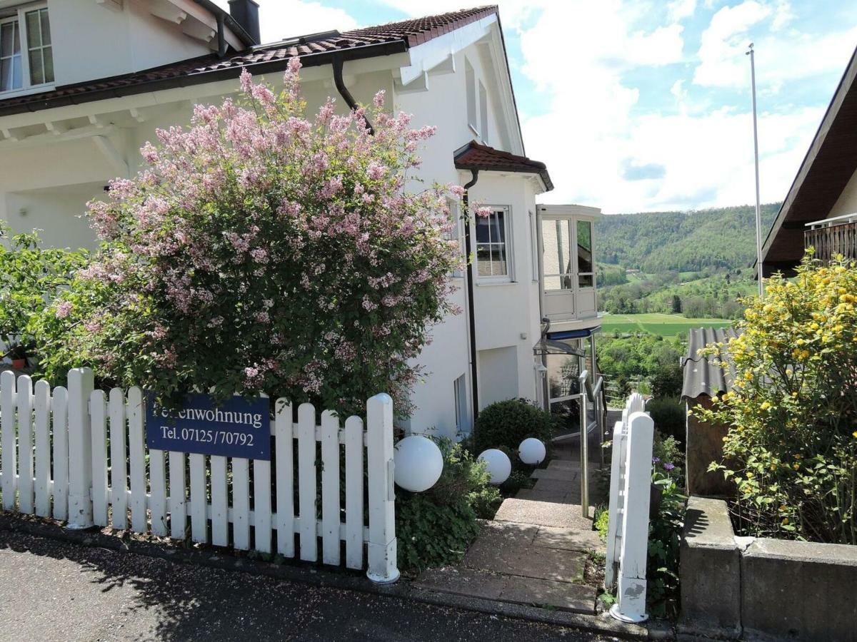 Haus Eisele Lägenhet Bad Urach Exteriör bild